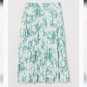 H & M Floral Pleated Cottagecore Boho Skirt